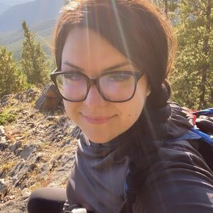 Meet your Posher, Holly